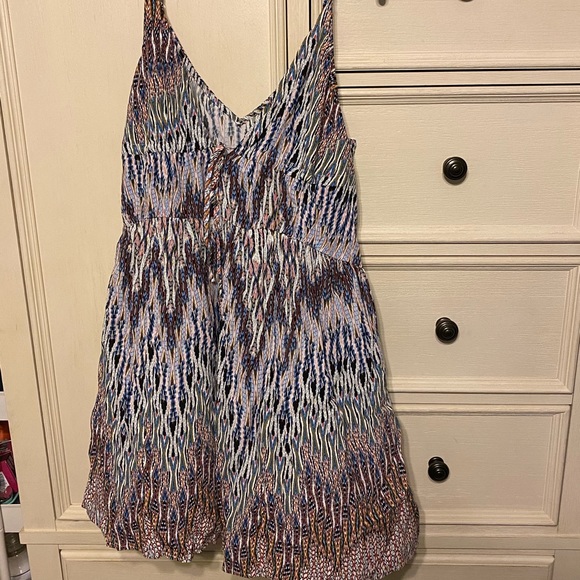 CUPSHE V-Neck Mini Dress - Picture 5 of 7